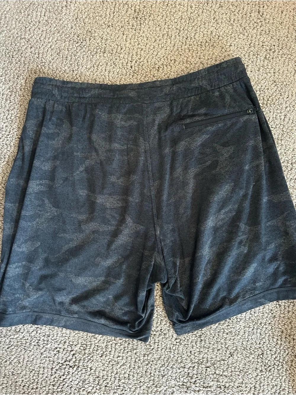Vuori Men’s Camo Shorts - Picture 2 of 3